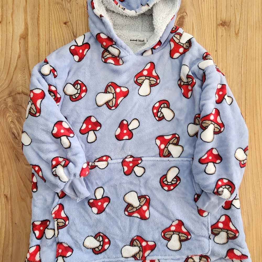 {SOLD} Weekend Edition Mushroom Print Oversized Fleece Blanket Hoodie - S/M/L